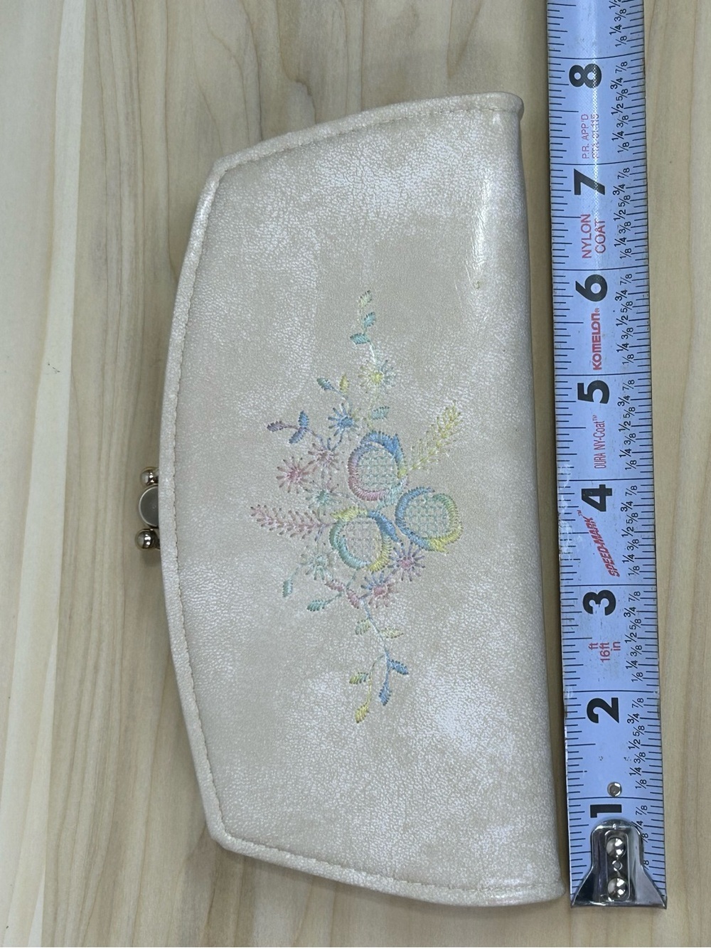 Vintage Cream Embroidered Clutch - Kiss Clasp - Picture 4 of 7